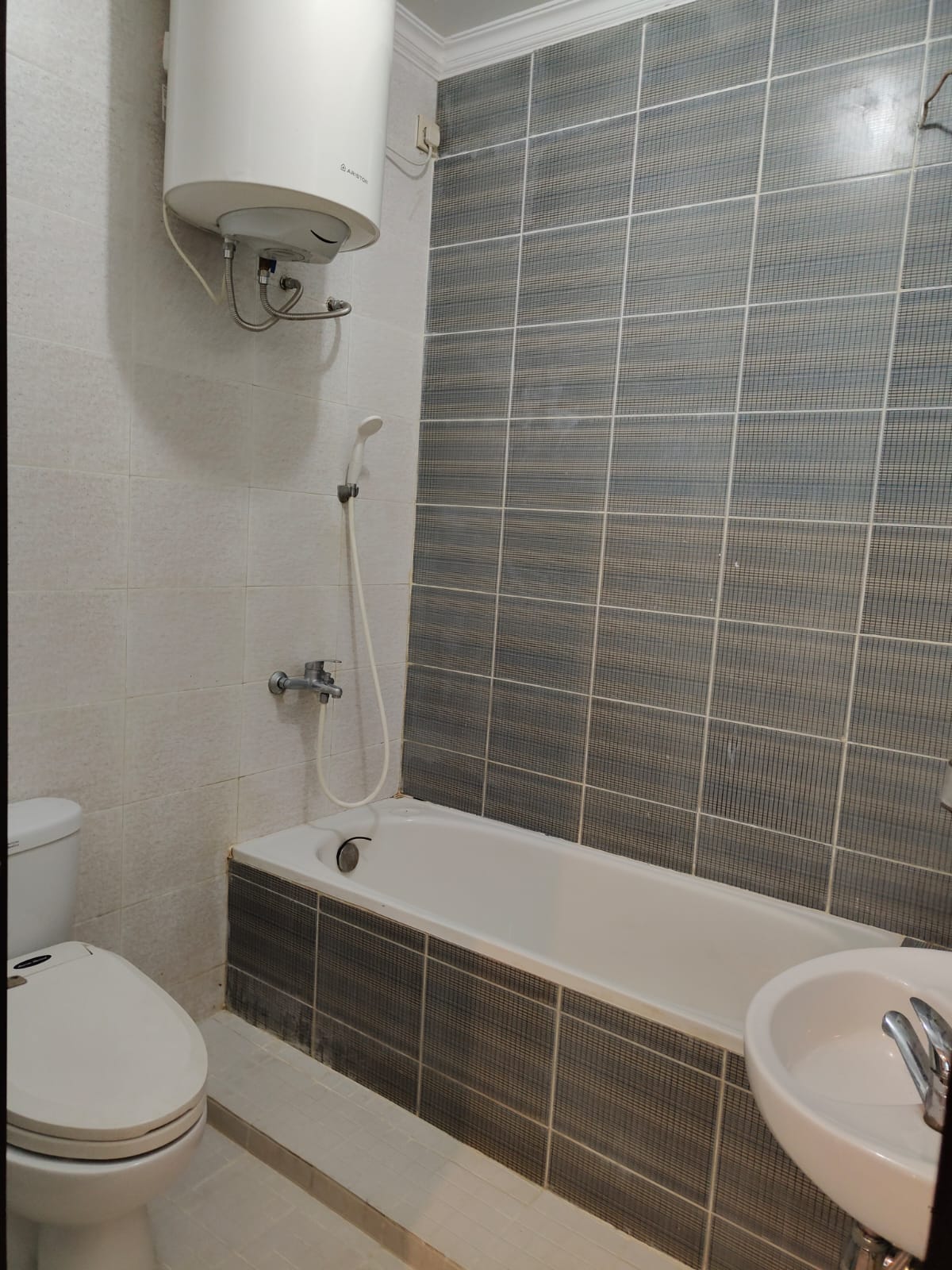 Rumah Disewakan di Meadow Green Lippo Cikarang